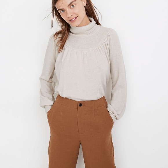 New Shirred Balloon-Sleeve‎ Turtleneck Sweater - Picture 3 of 6